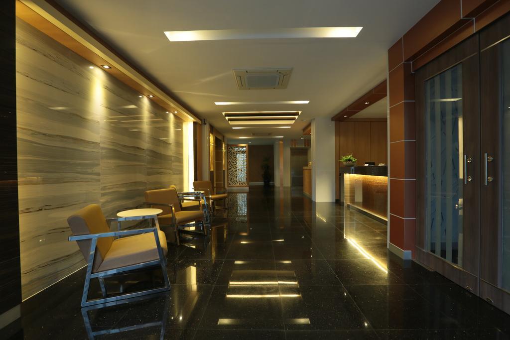 V Hotel Убонратчатхані Екстер'єр фото