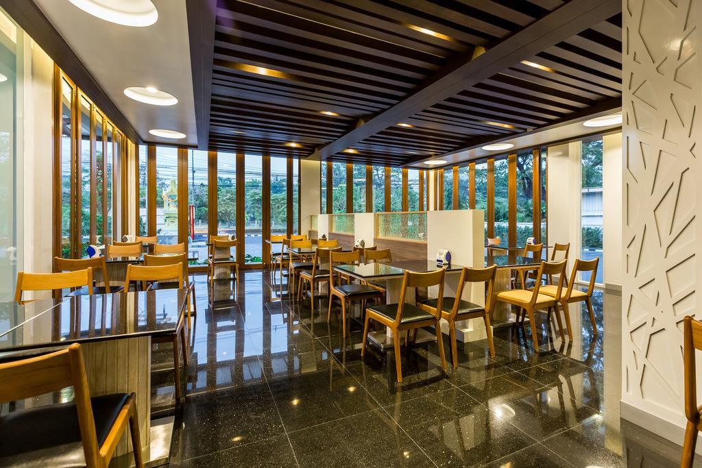 V Hotel Убонратчатхані Екстер'єр фото