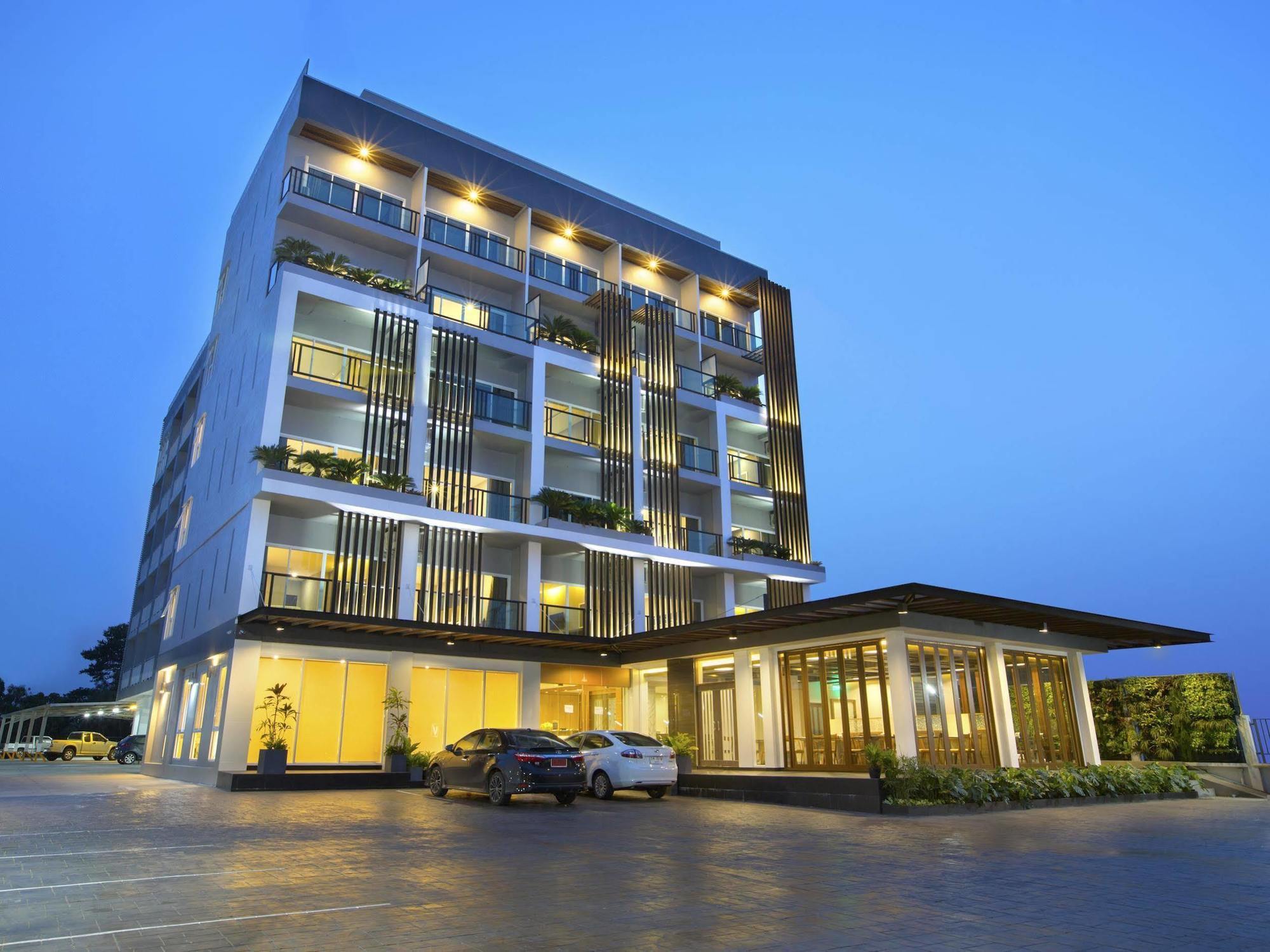 V Hotel Убонратчатхані Екстер'єр фото