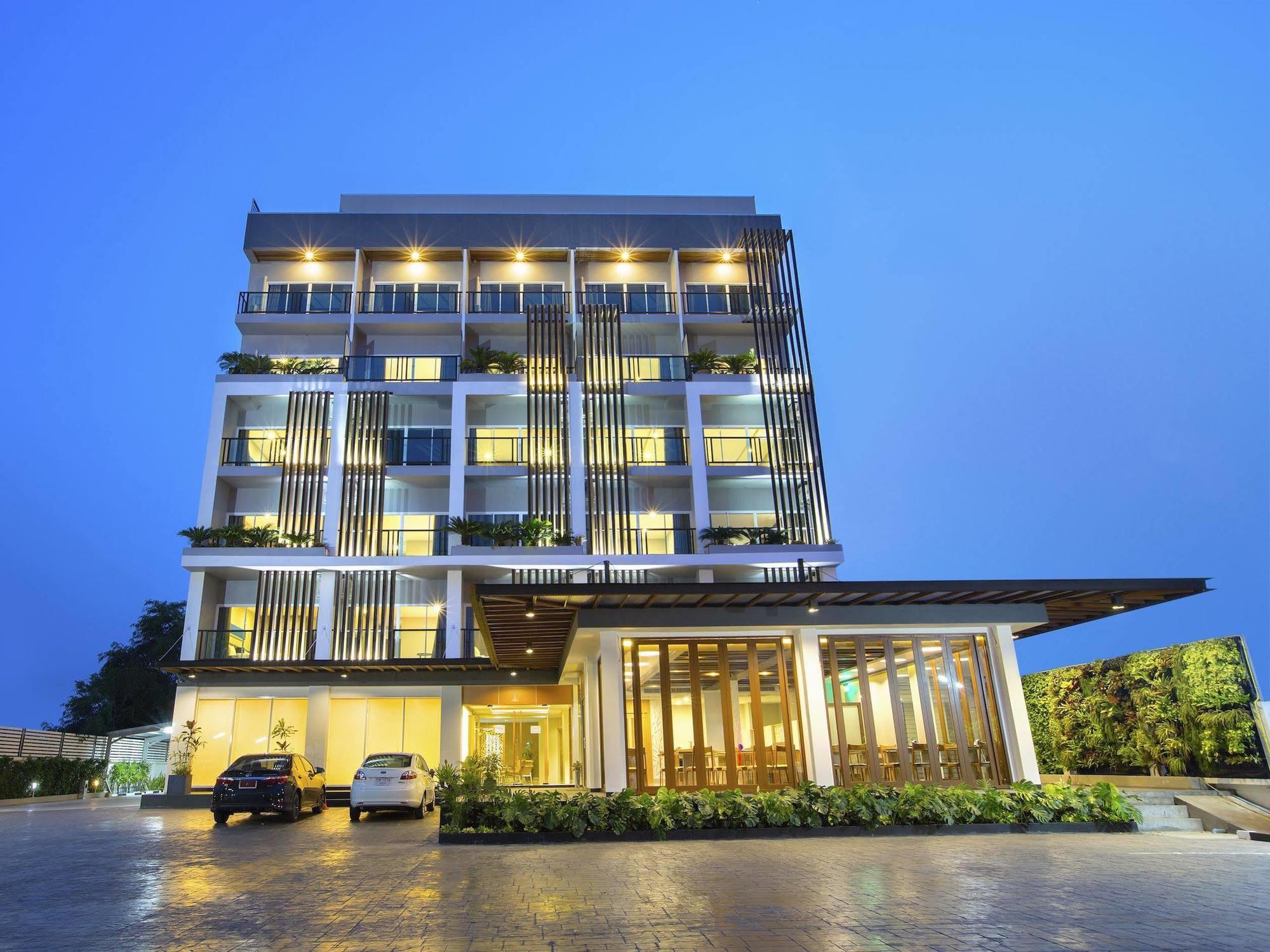 V Hotel Убонратчатхані Екстер'єр фото