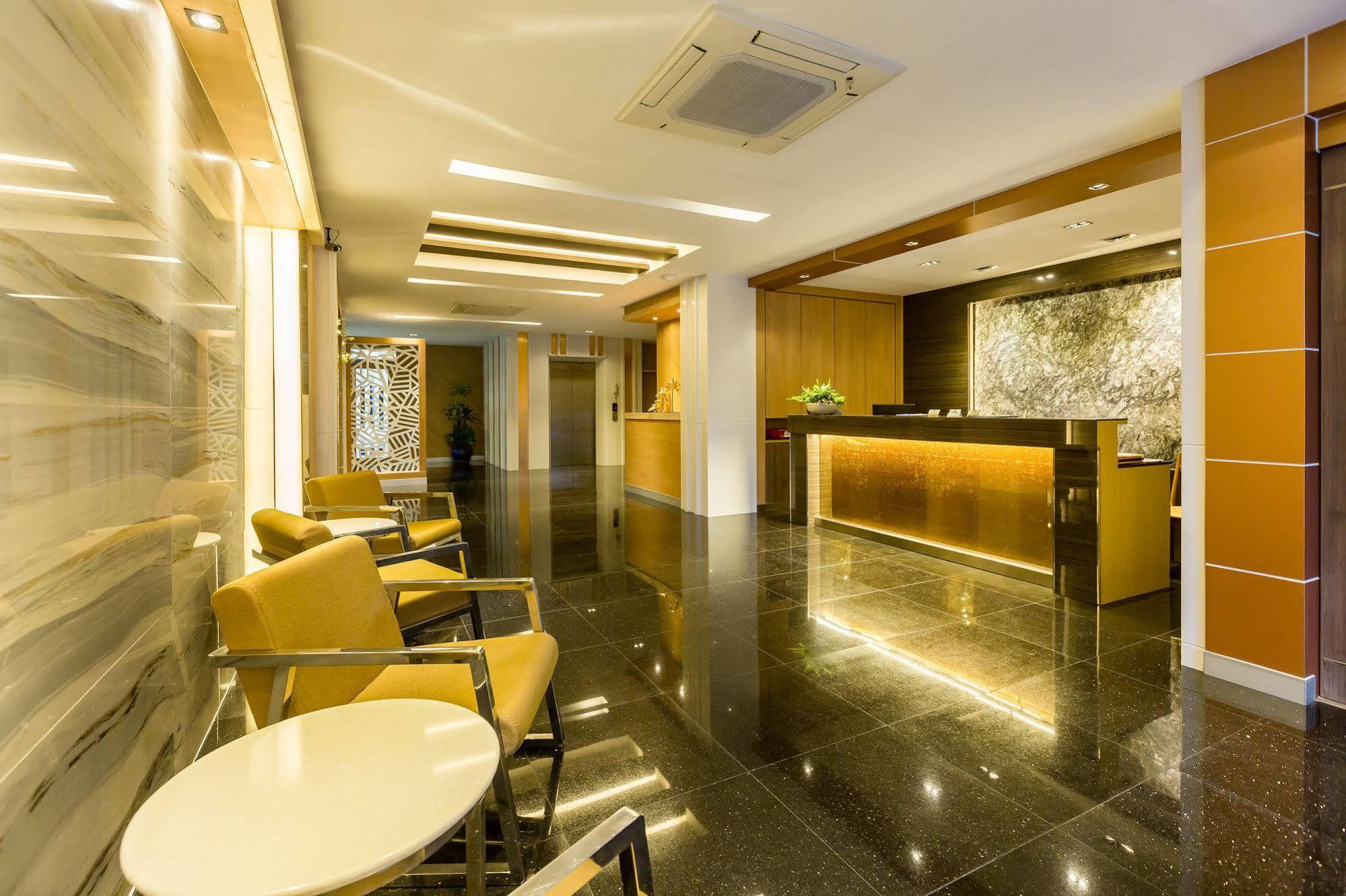 V Hotel Убонратчатхані Екстер'єр фото