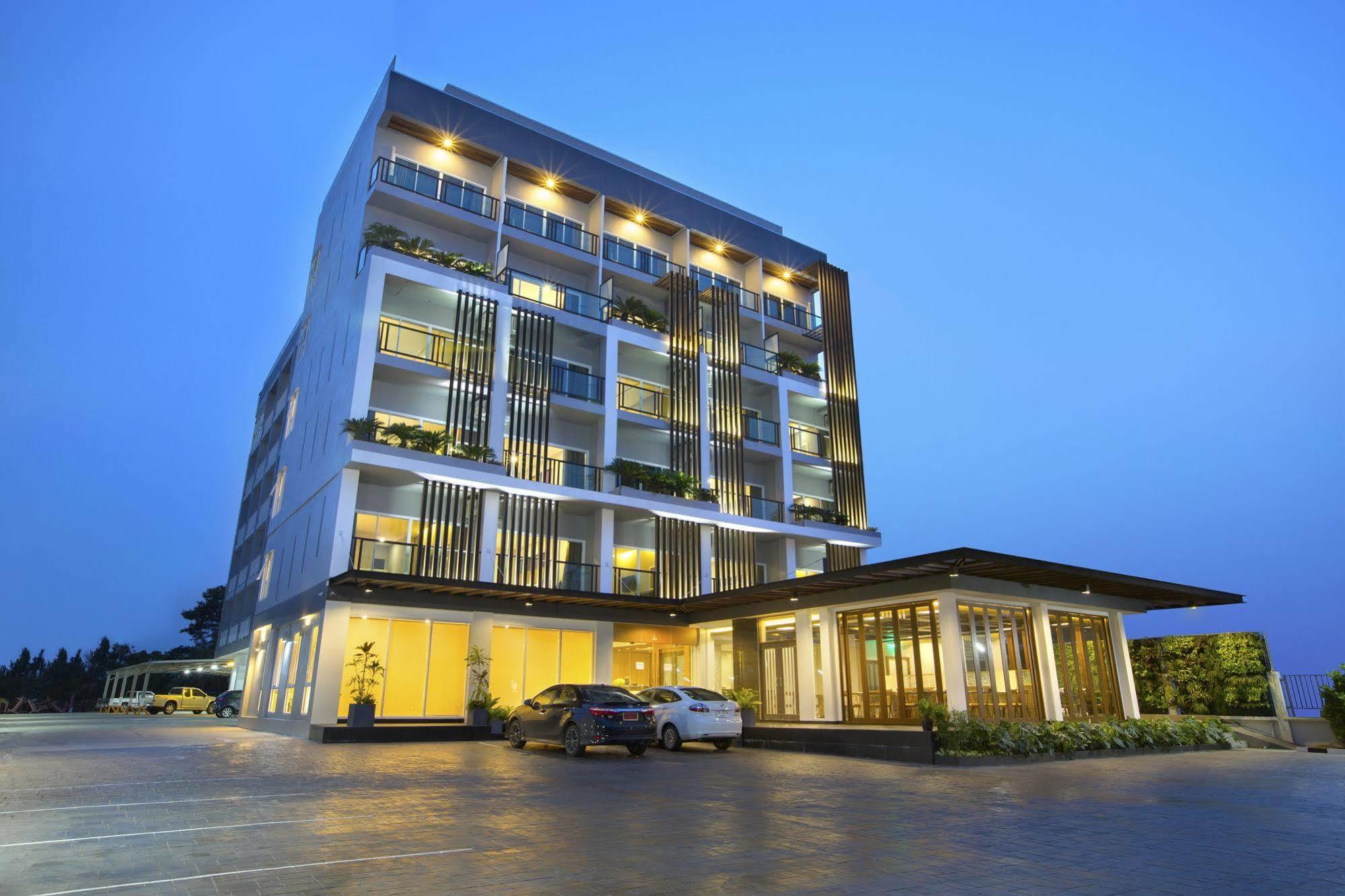 V Hotel Убонратчатхані Екстер'єр фото